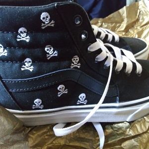 Vans jollyroger black and white hightops